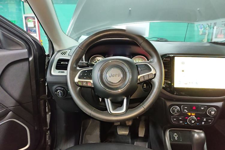 Used Jeep Compass 2017 200T Automatic Family Edition Steering Wheel