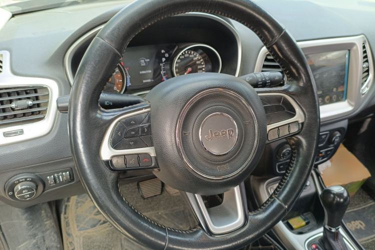 Used Jeep Compass 2017 200T Automatic Family Edition Steering Wheel