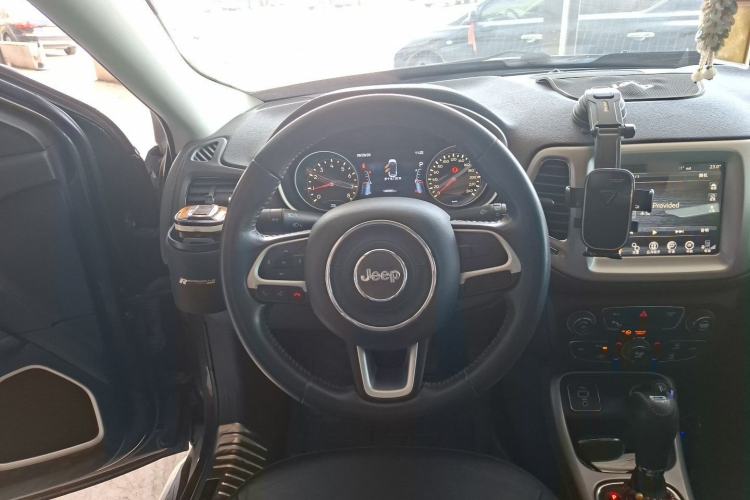 Used Jeep Compass 2017 200T Automatic Family Edition Steering Wheel