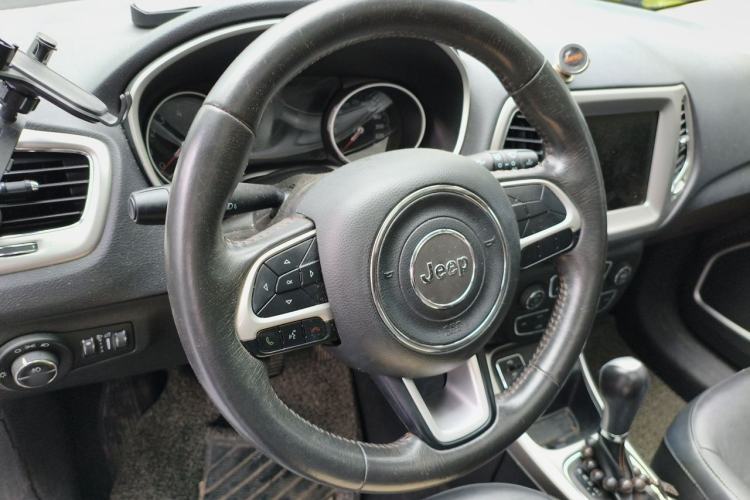 Used Jeep Compass 2017 200T Automatic Family Edition Steering Wheel