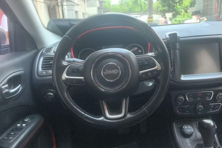 Used Jeep Compass 2017 200TS Automatic High-Performance All-Wheel Drive Edition Steering Wheel