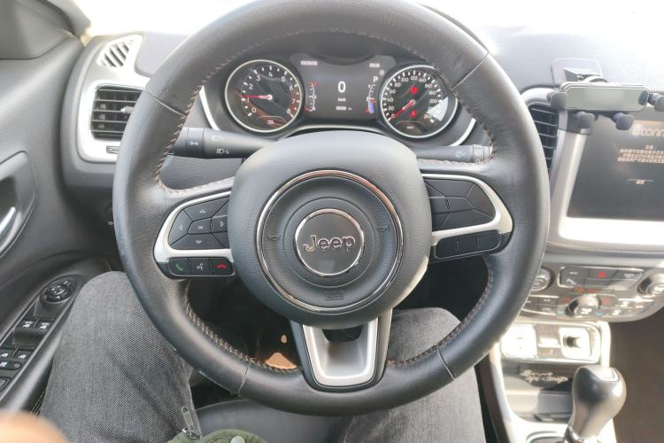 Used Jeep Compass 2017 200T Automatic Family Edition Steering Wheel