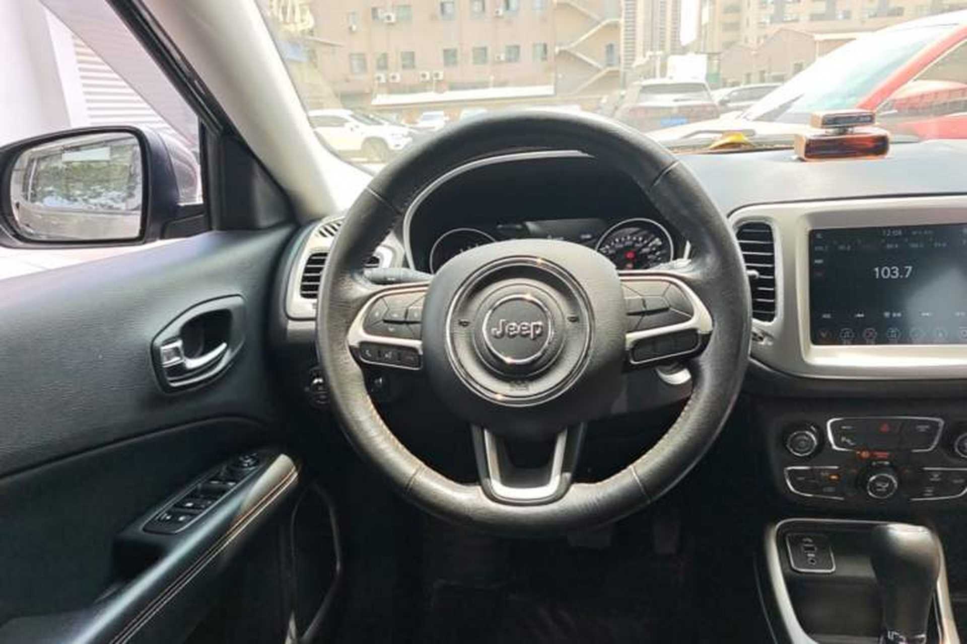 Used Jeep Compass 2017 200T Automatic Family Edition Steering Wheel