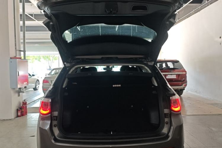 Used Jeep Compass 2017 200T Automatic Family Edition Trunk