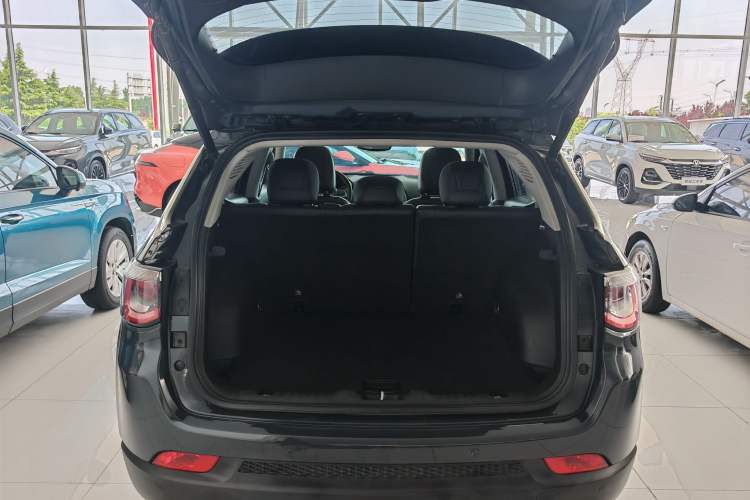 Used Jeep Compass 2017 200T Automatic Family Edition Trunk