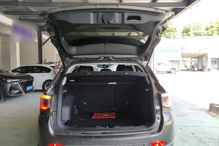 Used Jeep Compass 2017 200T Automatic Family Edition Trunk