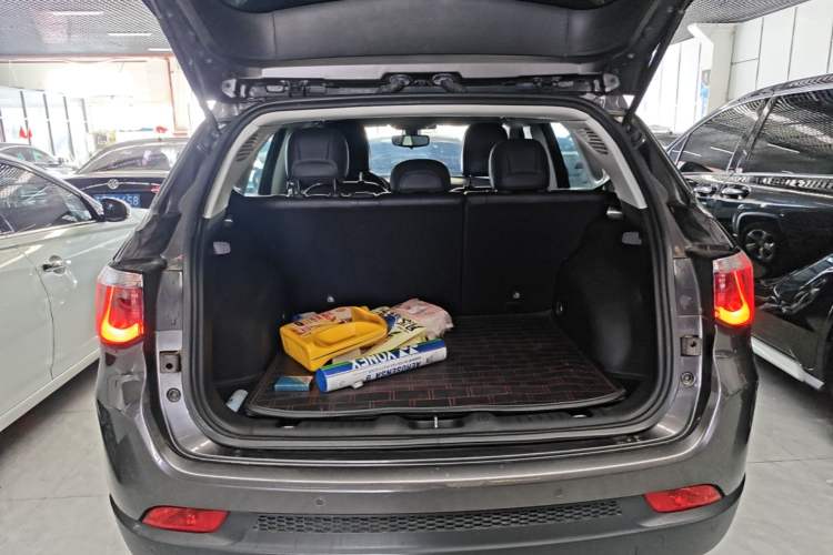 Used Jeep Compass 2017 200T Automatic Enjoyment Version Trunk