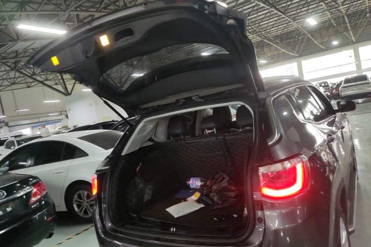 Used Jeep Compass 2017 200T Automatic Family Edition Trunk