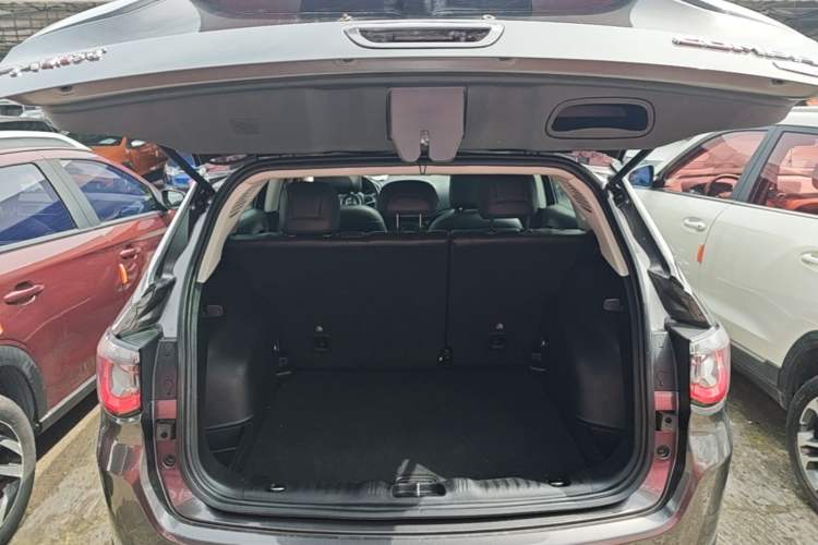 Used Jeep Compass 2017 200T Automatic Family Edition Trunk