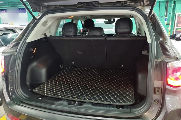 Used Jeep Compass 2017 200T Automatic Family Edition Trunk