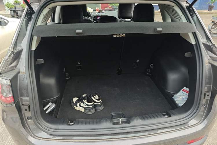 Used Jeep Compass 2017 200T Automatic Family Edition Trunk