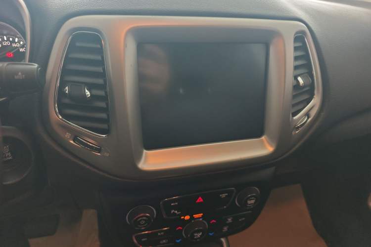 Used Jeep Compass 2017 200T Automatic Family Edition Audio And AC Panel