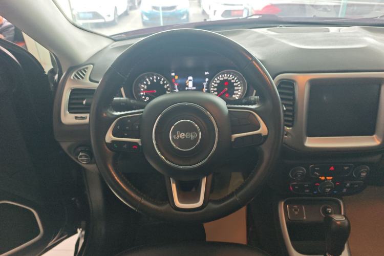 Used Jeep Compass 2017 200T Automatic Family Edition Steering Wheel