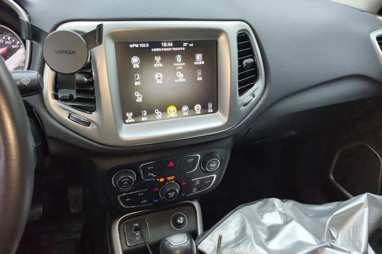 Used Jeep Compass 2017 200T Automatic Family Edition Audio And AC Panel
