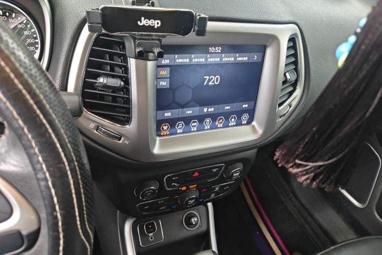 Used Jeep Compass 2017 200T Automatic Family Edition Audio And AC Panel
