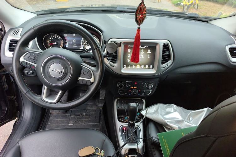 Used Jeep Compass 2017 200T Automatic Family Edition Center Console