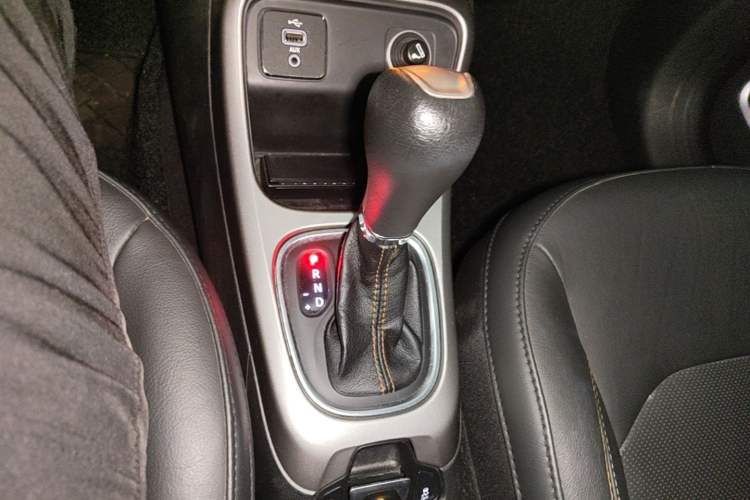 Used Jeep Compass 2017 200T Automatic Family Edition Gear Lever