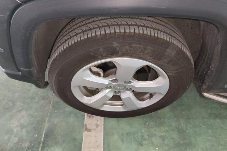 Used Jeep Compass 2017 200T Automatic Family Edition Left Front Wheel Hub