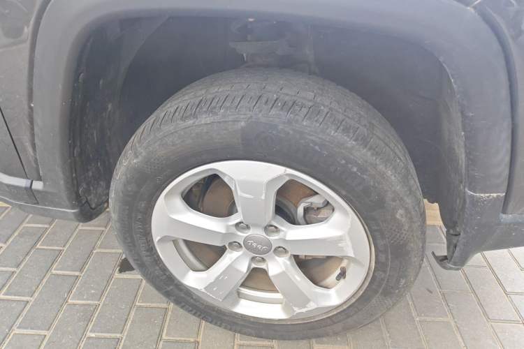 Used Jeep Compass 2017 200T Automatic Family Edition Right Front Wheel Hub
