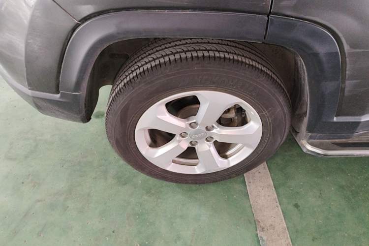Used Jeep Compass 2017 200T Automatic Family Edition Right Rear Wheel Hub