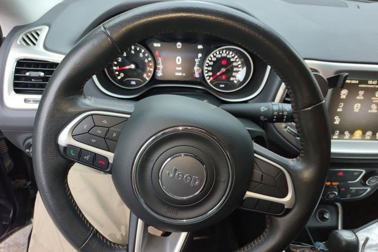 Used Jeep Compass 2017 200T Automatic Family Edition Steering Wheel