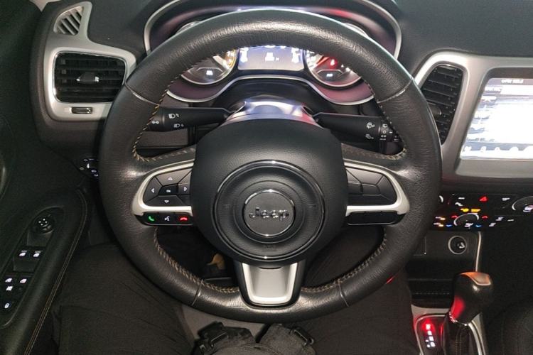 Used Jeep Compass 2017 200T Automatic Family Edition Steering Wheel