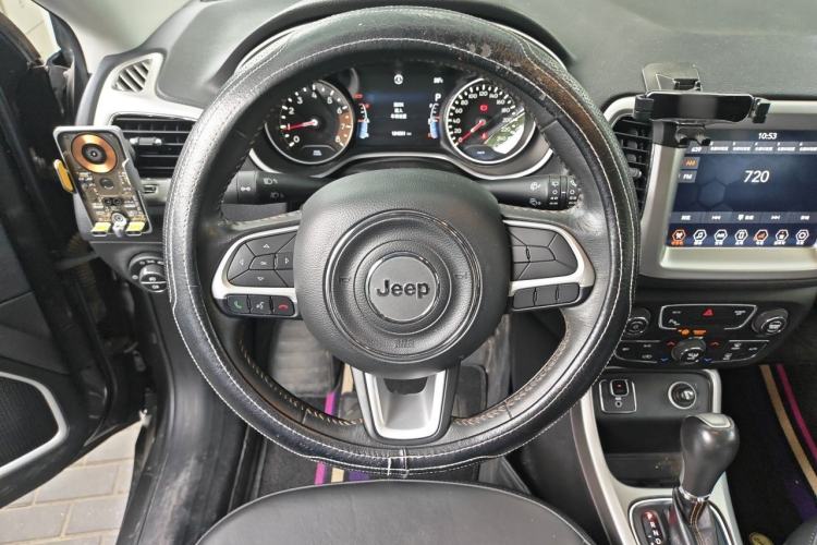Used Jeep Compass 2017 200T Automatic Family Edition Steering Wheel