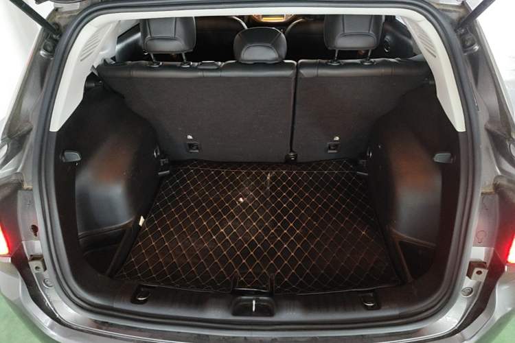 Used Jeep Compass 2017 200T Automatic Family Edition Trunk