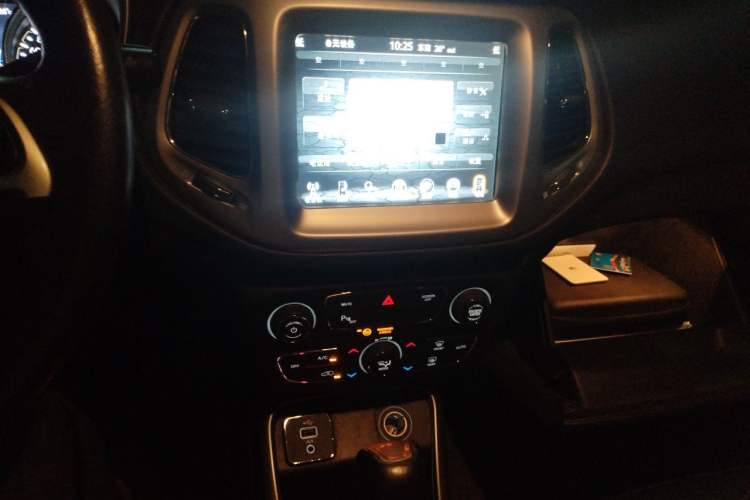 Used Jeep Compass 2017 200T Automatic Family Edition Audio And AC Panel