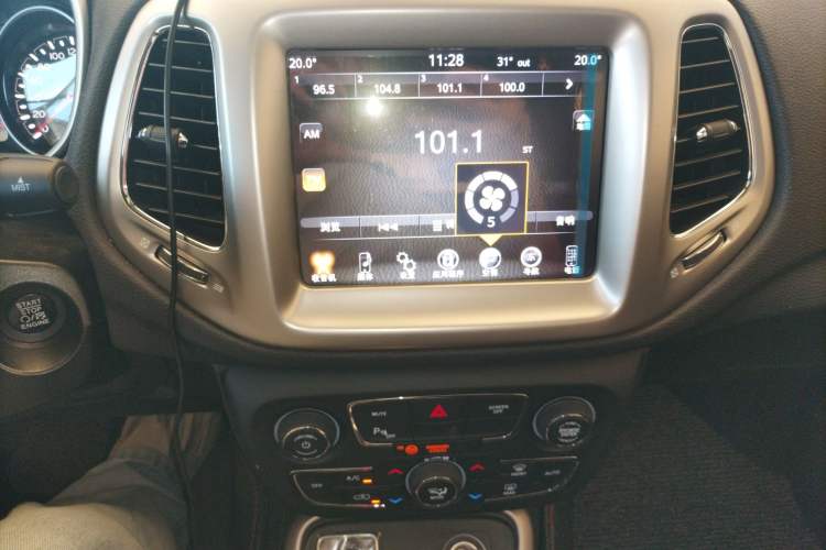 Used Jeep Compass 2017 200T Automatic Family Edition Audio And AC Panel