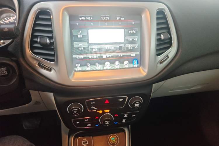 Used Jeep Compass 2017 200T Automatic Family Edition Audio And AC Panel
