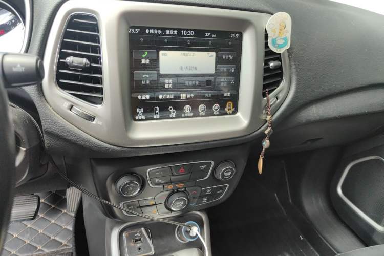 Used Jeep Compass 2017 200T Automatic Family Edition Audio And AC Panel