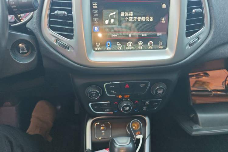 Used Jeep Compass 2017 200T Automatic Family Edition Audio And AC Panel