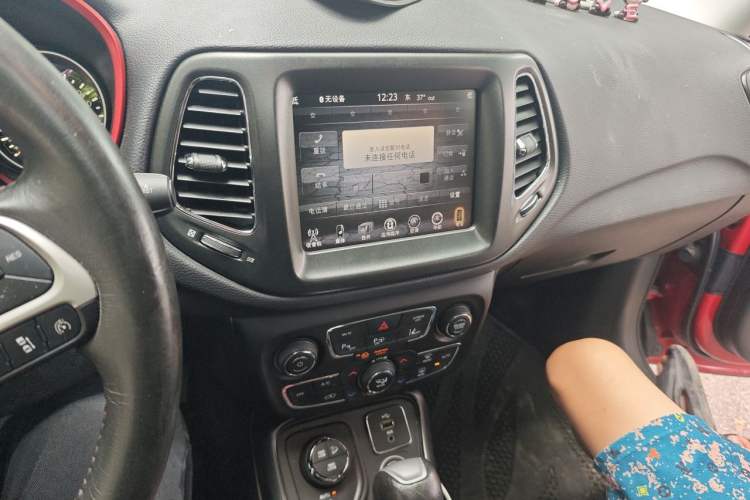Used Jeep Compass 2017 200TS Automatic High-Performance All-Wheel Drive Edition Audio And AC Panel
