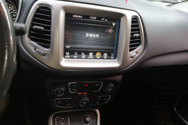 Used Jeep Compass 2017 200T Automatic Family Edition Audio And AC Panel
