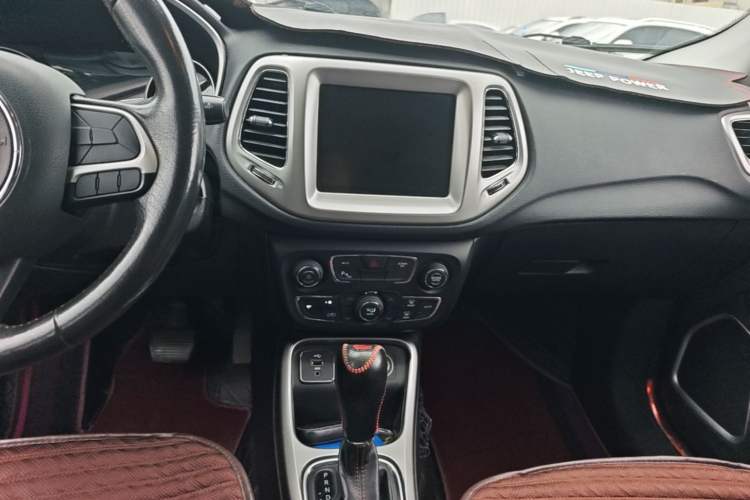 Used Jeep Compass 2017 200T Automatic Family Edition Audio And AC Panel