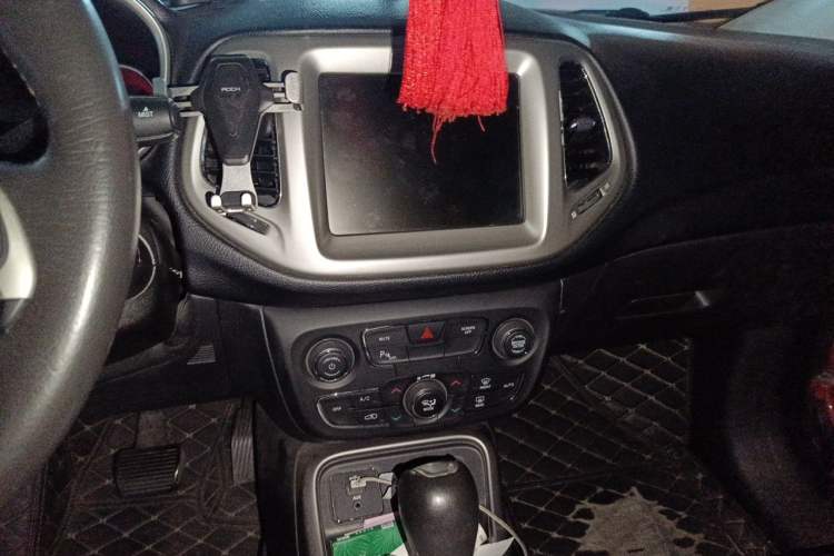 Used Jeep Compass 2017 200T Automatic Family Edition Audio And AC Panel