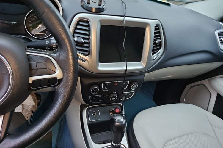 Used Jeep Compass 2017 200T Automatic Family Edition Audio And AC Panel