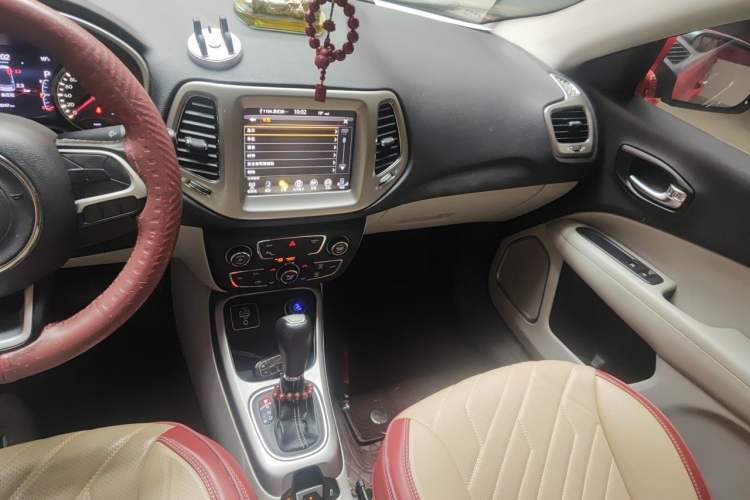 Used Jeep Compass 2017 200T Automatic Family Edition Audio And AC Panel