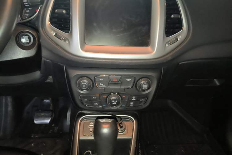 Used Jeep Compass 2017 200T Automatic Family Edition Audio And AC Panel