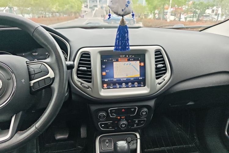 Used Jeep Compass 2017 200T Automatic Family Edition Audio And AC Panel