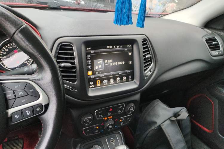 Used Jeep Compass 2017 200TS Automatic High-Performance All-Wheel Drive Edition Audio And AC Panel