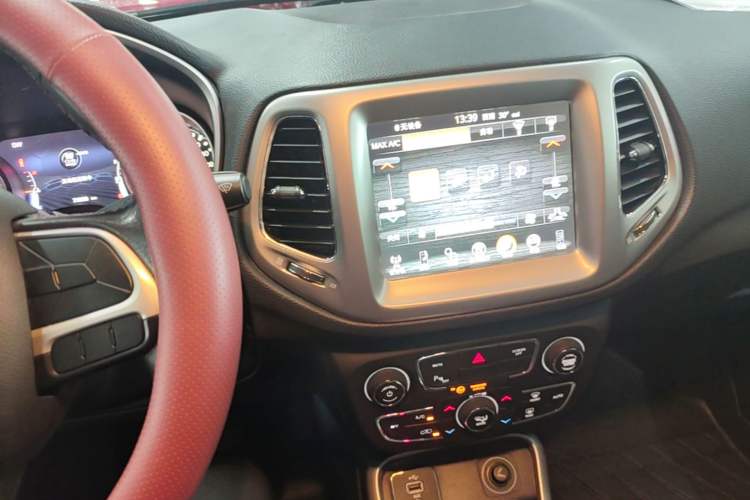 Used Jeep Compass 2017 200T Automatic Family Edition Audio And AC Panel