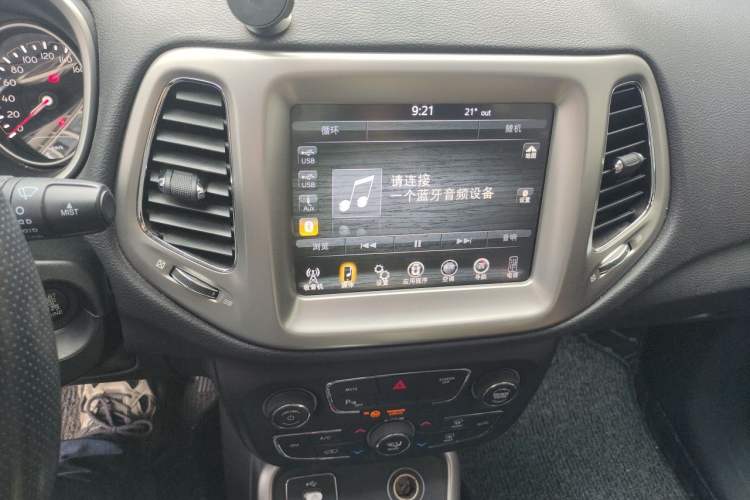 Used Jeep Compass 2017 200T Automatic Family Edition Audio And AC Panel