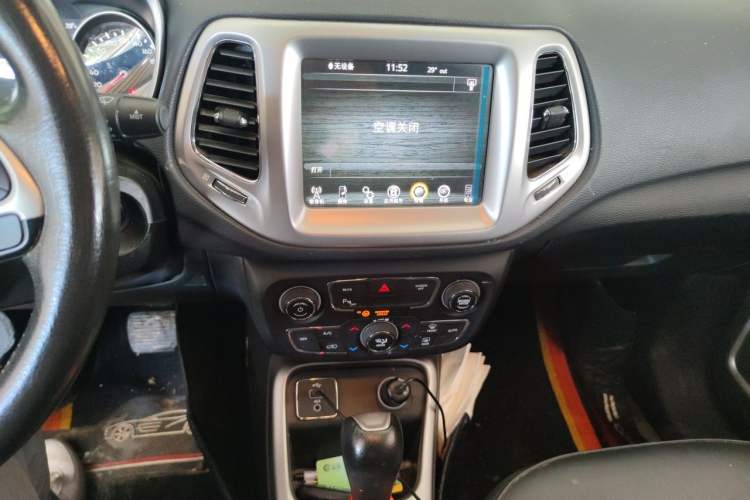 Used Jeep Compass 2017 200T Automatic Family Edition Audio And AC Panel