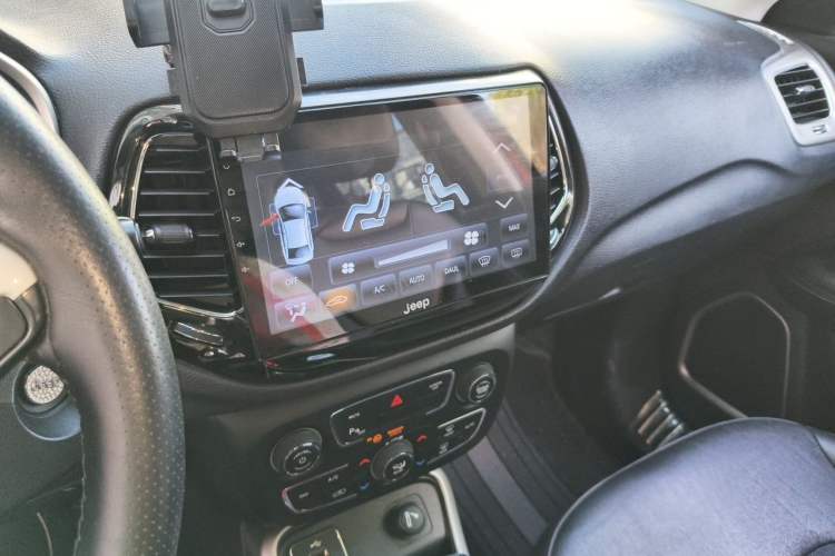 Used Jeep Compass 2017 200T Automatic Family Edition Audio And AC Panel