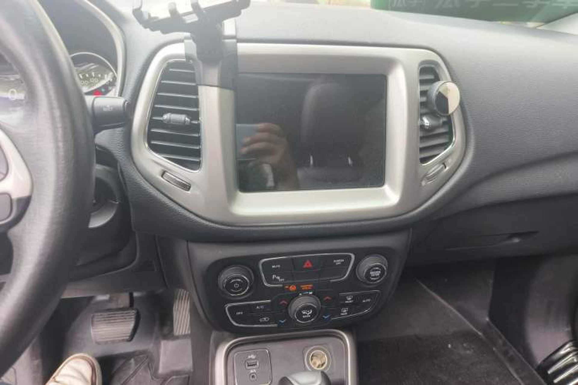 Used Jeep Compass 2017 200T Automatic Family Edition Audio And AC Panel