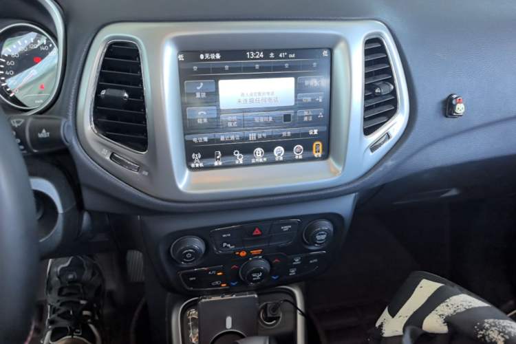 Used Jeep Compass 2017 200T Automatic Family Edition Audio And AC Panel