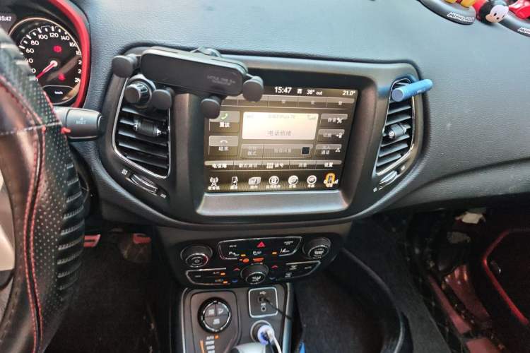 Used Jeep Compass 2017 200TS Automatic High-Performance All-Wheel Drive Edition Audio And AC Panel