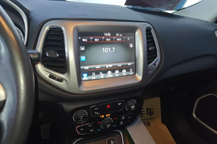 Used Jeep Compass 2017 200T Automatic Family Edition Audio And AC Panel